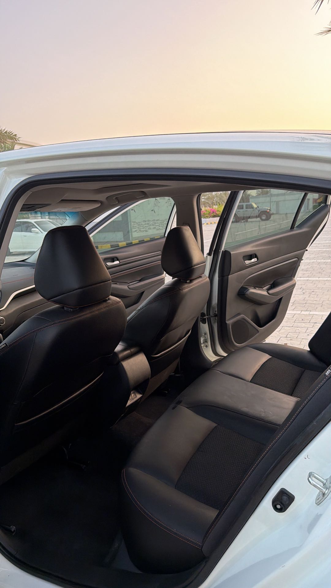 Car Image 2019 NISSAN ALTIMA SR