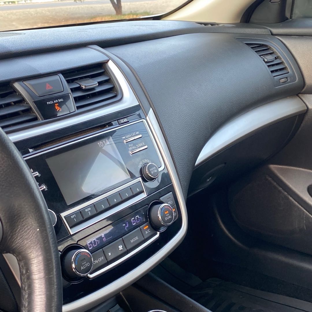 Car Image 2018 NISSAN ALTIMA SV