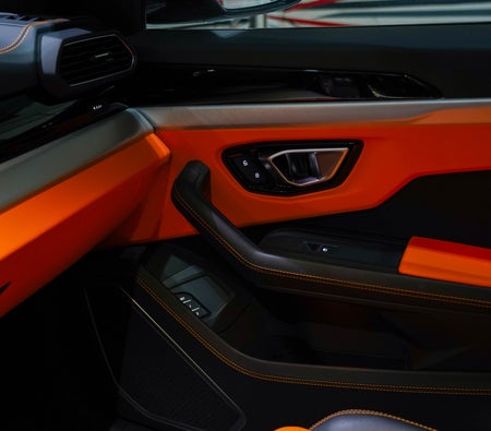 LAMBORGHINI URUS 2024