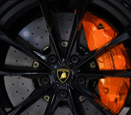 LAMBORGHINI URUS 2024