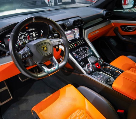 LAMBORGHINI URUS 2024