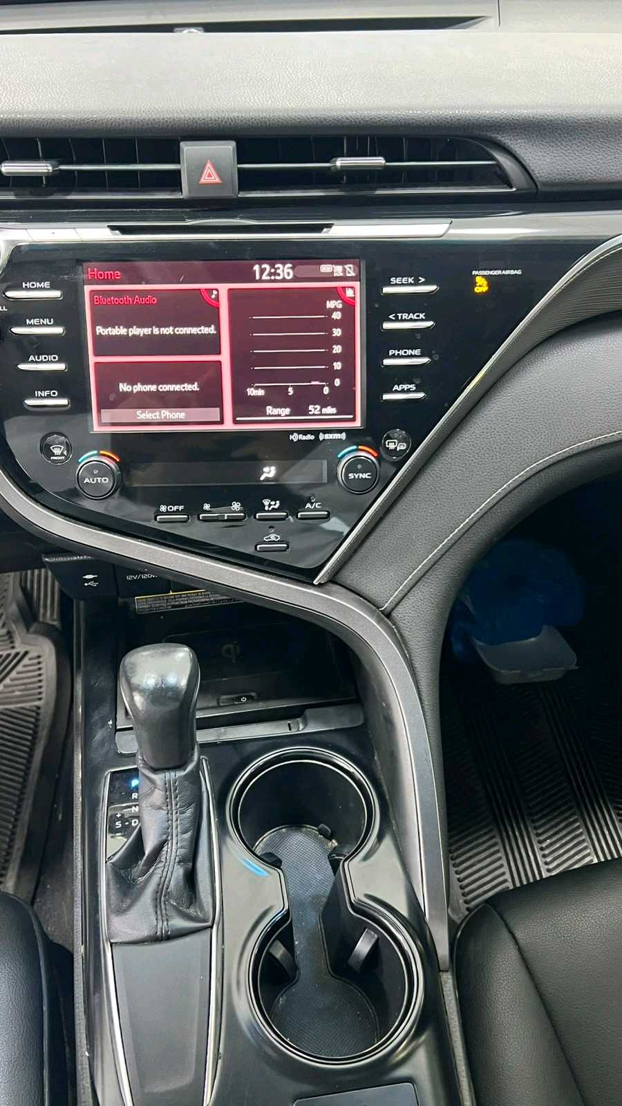Car Image 2018 TOYOTA CAMRY SE