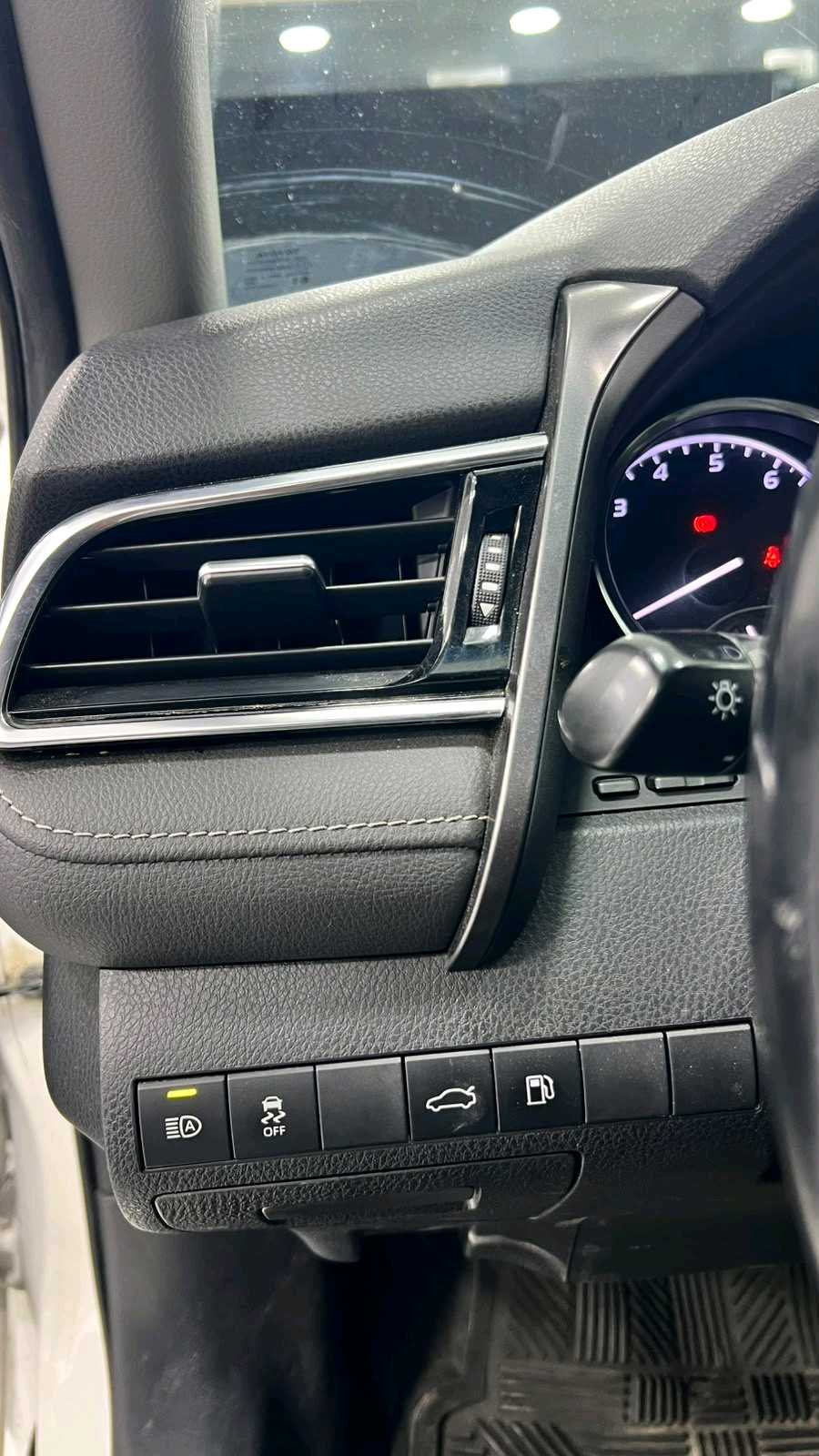 Car Image 2018 TOYOTA CAMRY SE