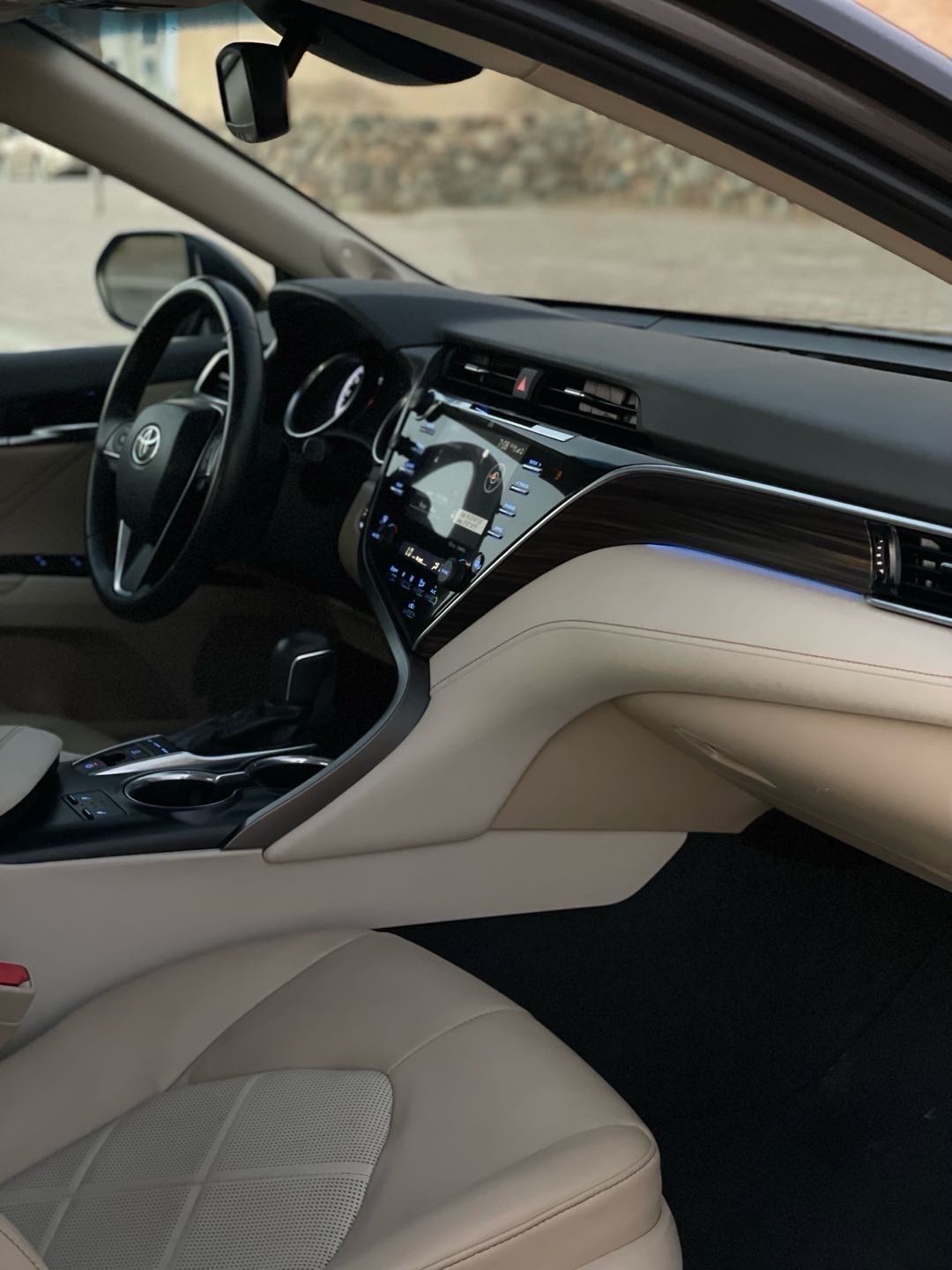 Car Image 2018 TOYOTA CAMRY XLE