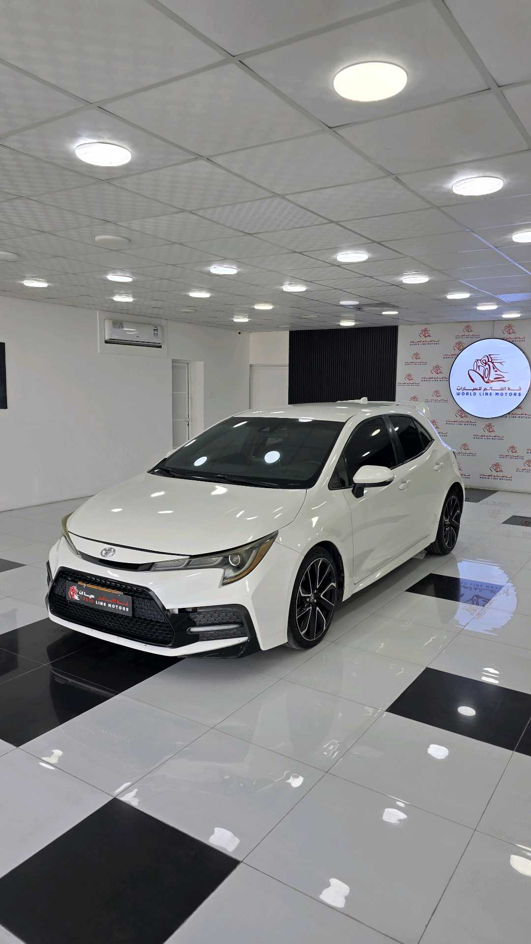Car Image 2019 TOYOTA COROLLA SE