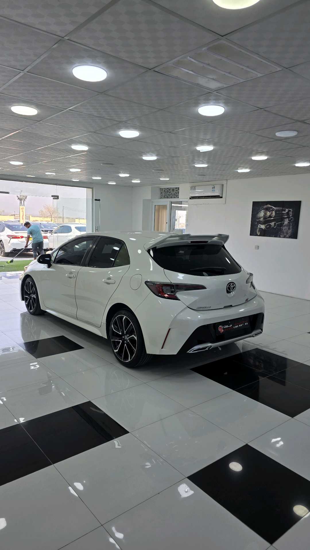 Car Image 2019 TOYOTA COROLLA SE