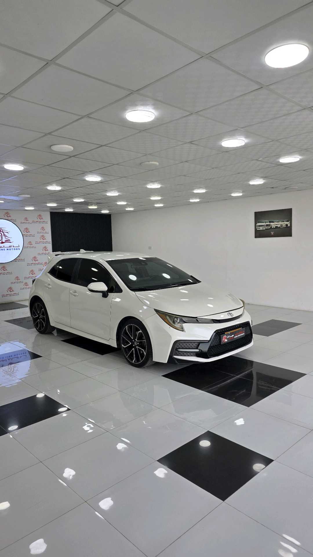 Car Image 2019 TOYOTA COROLLA SE