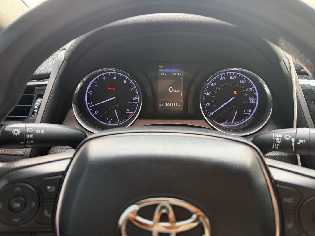 Car Image 2019 TOYOTA CAMRY LE