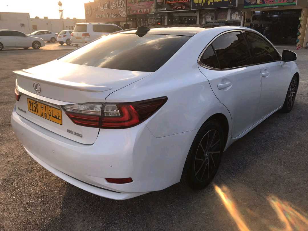 Car Image 2016 LEXUS ES 350