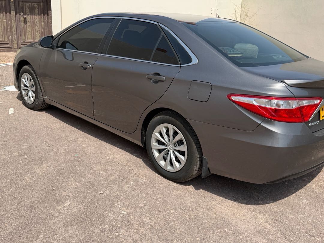 Car Image 2016 TOYOTA CAMRY LE