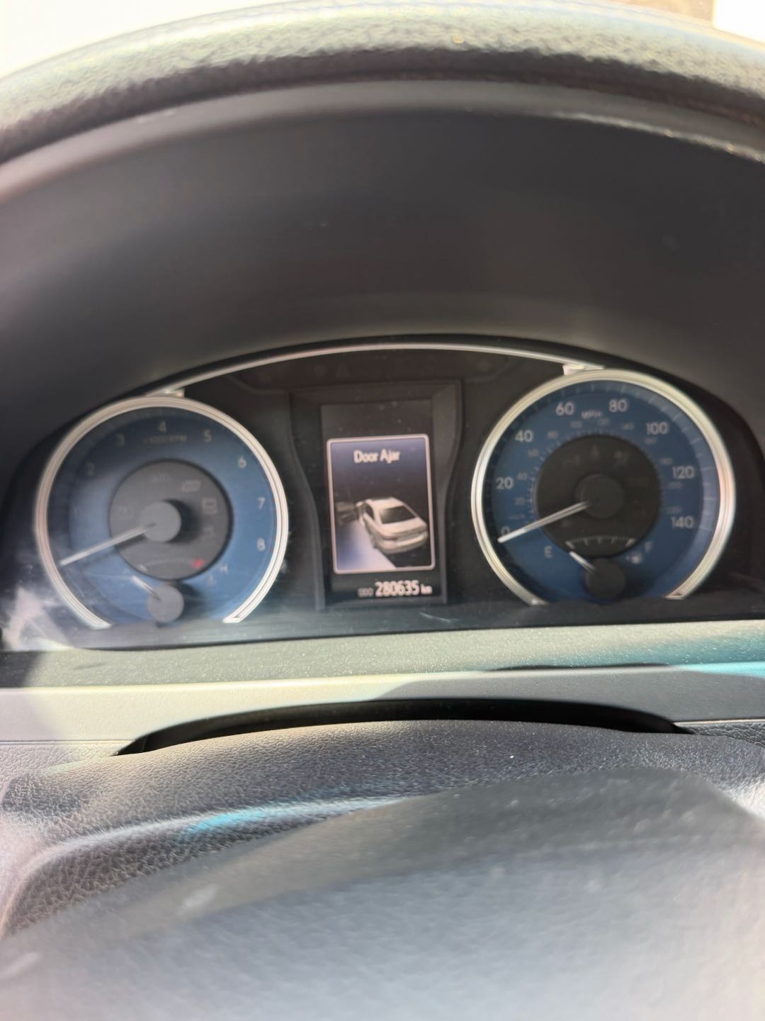Car Image 2016 TOYOTA CAMRY LE