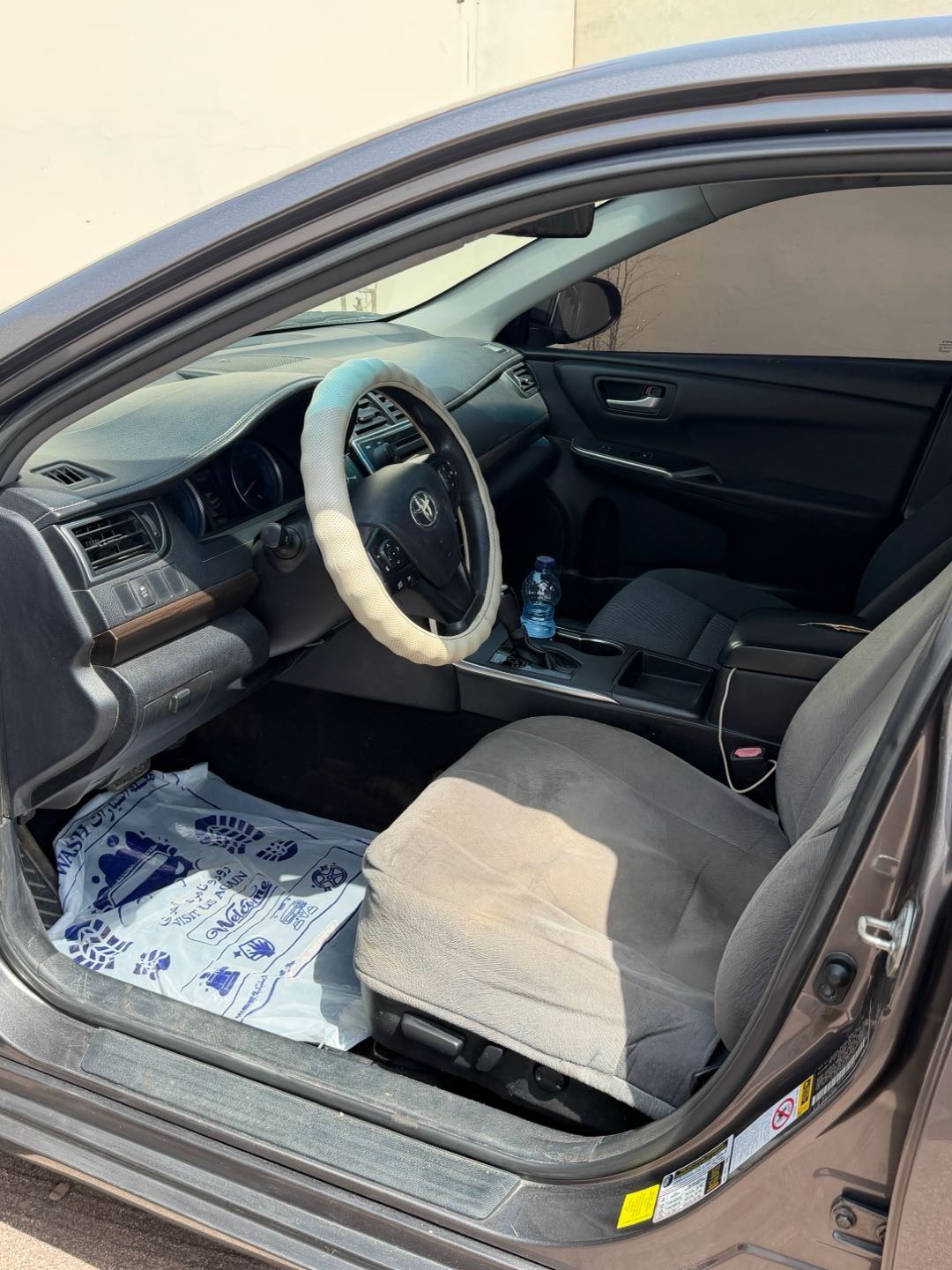 Car Image 2016 TOYOTA CAMRY LE