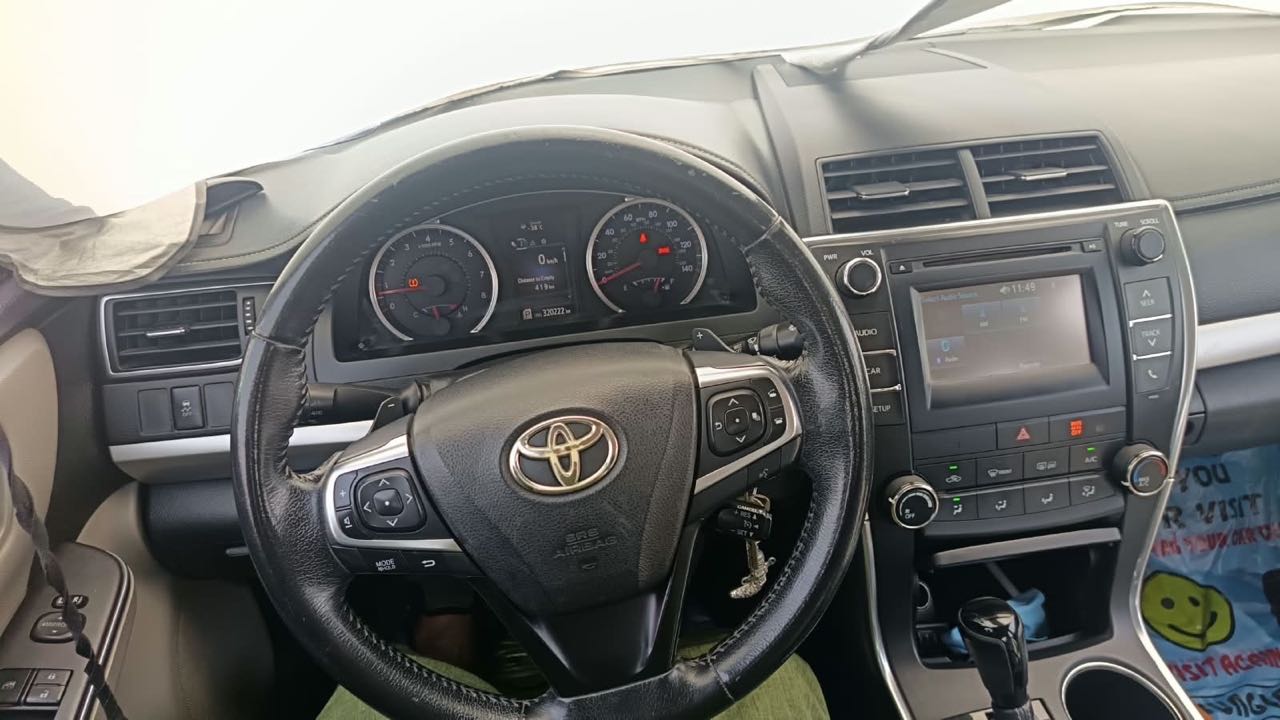 Car Image 2016 TOYOTA CAMRY SE