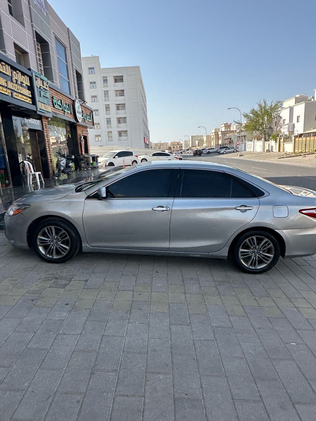 Car Image 2015 TOYOTA CAMRY LE