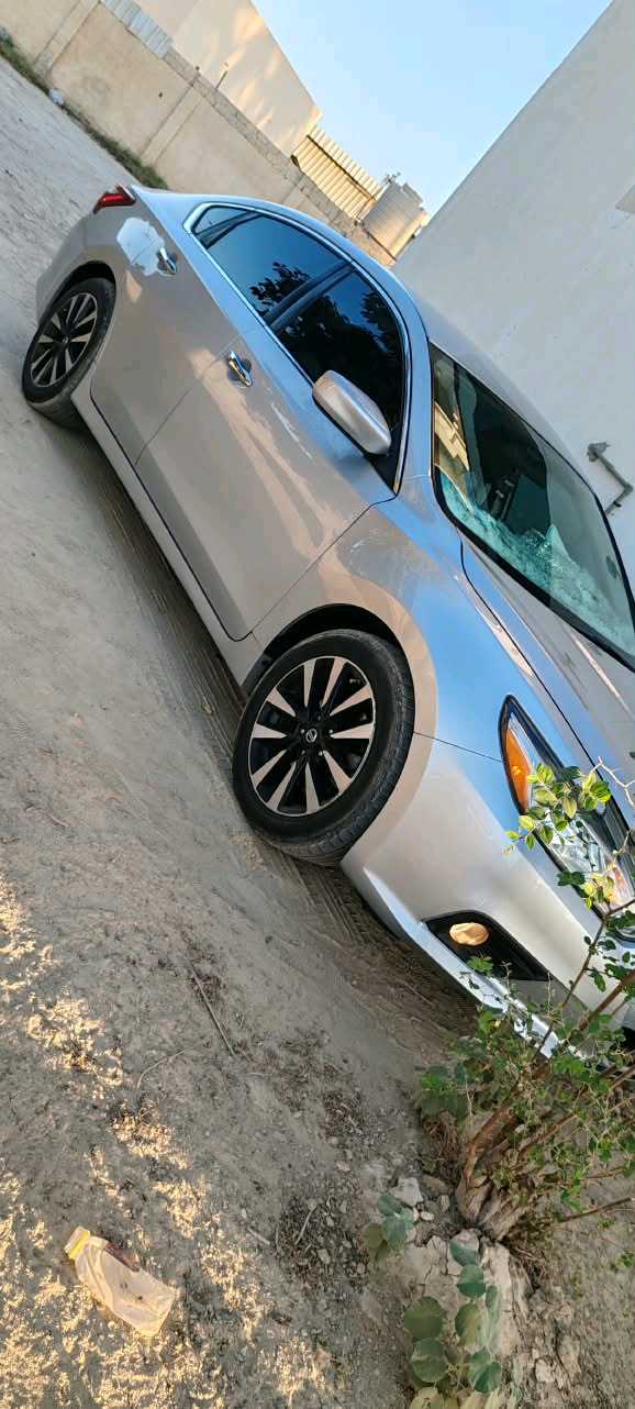 Car Image 2018 NISSAN ALTIMA SV