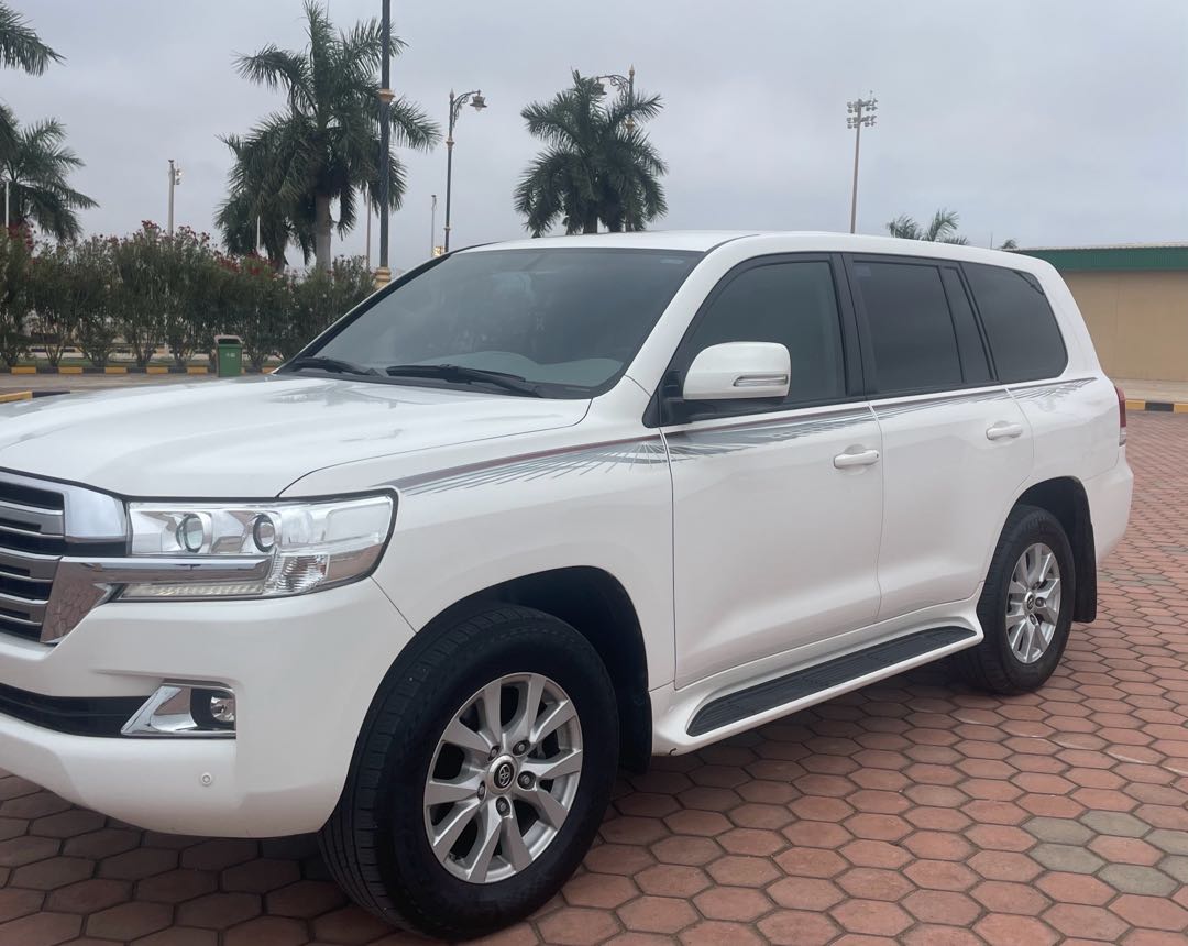 Car Image 2019 TOYOTA LAND CRUISER GX.R