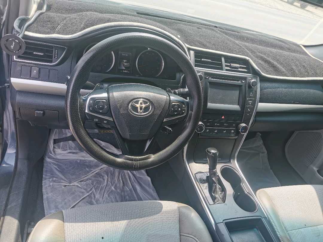 Car Image 2017 TOYOTA CAMRY SE