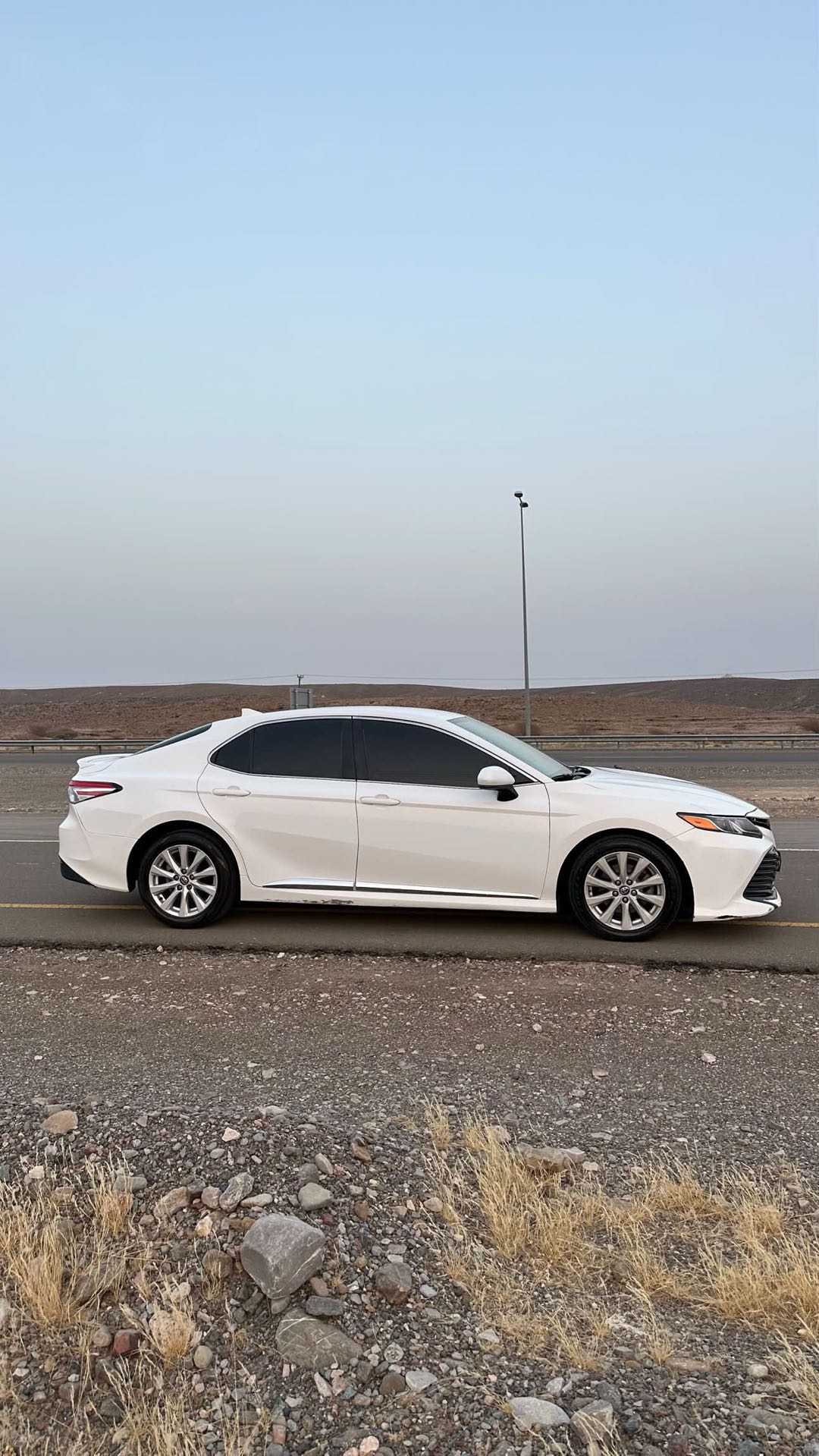 Car Image 2019 TOYOTA CAMRY LE