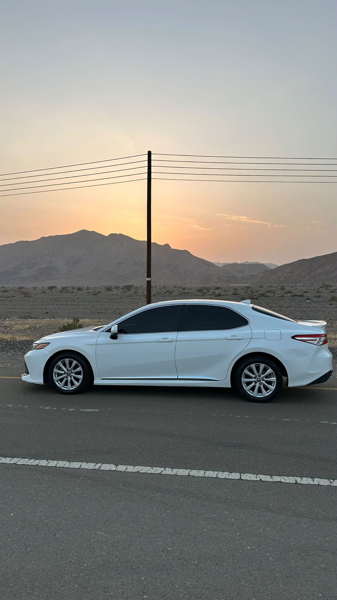Car Image 2019 TOYOTA CAMRY LE