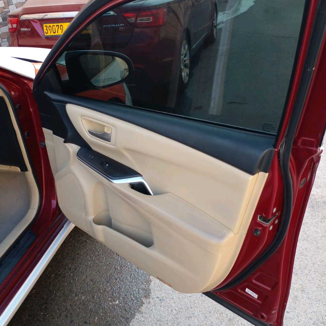 Car Image 2017 TOYOTA CAMRY LE