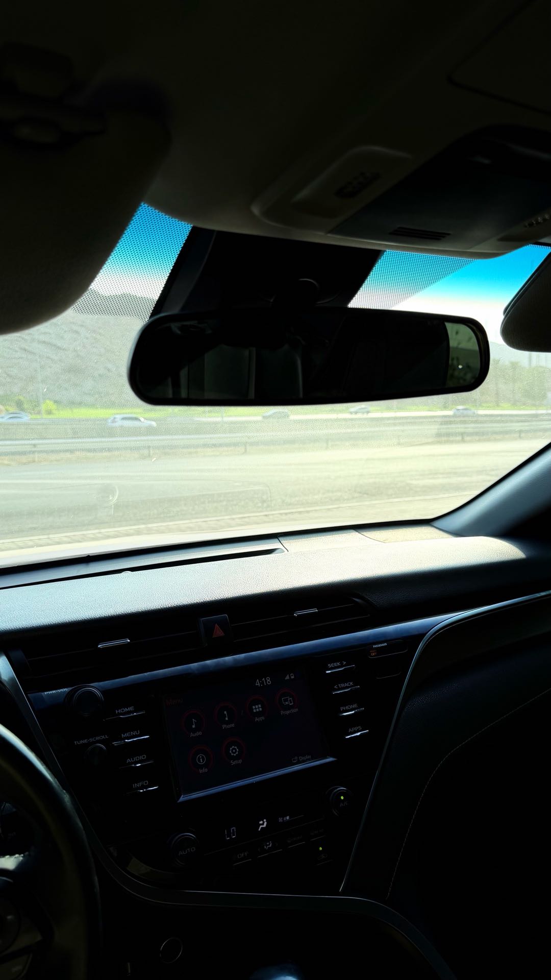 Car Image 2018 TOYOTA CAMRY SE