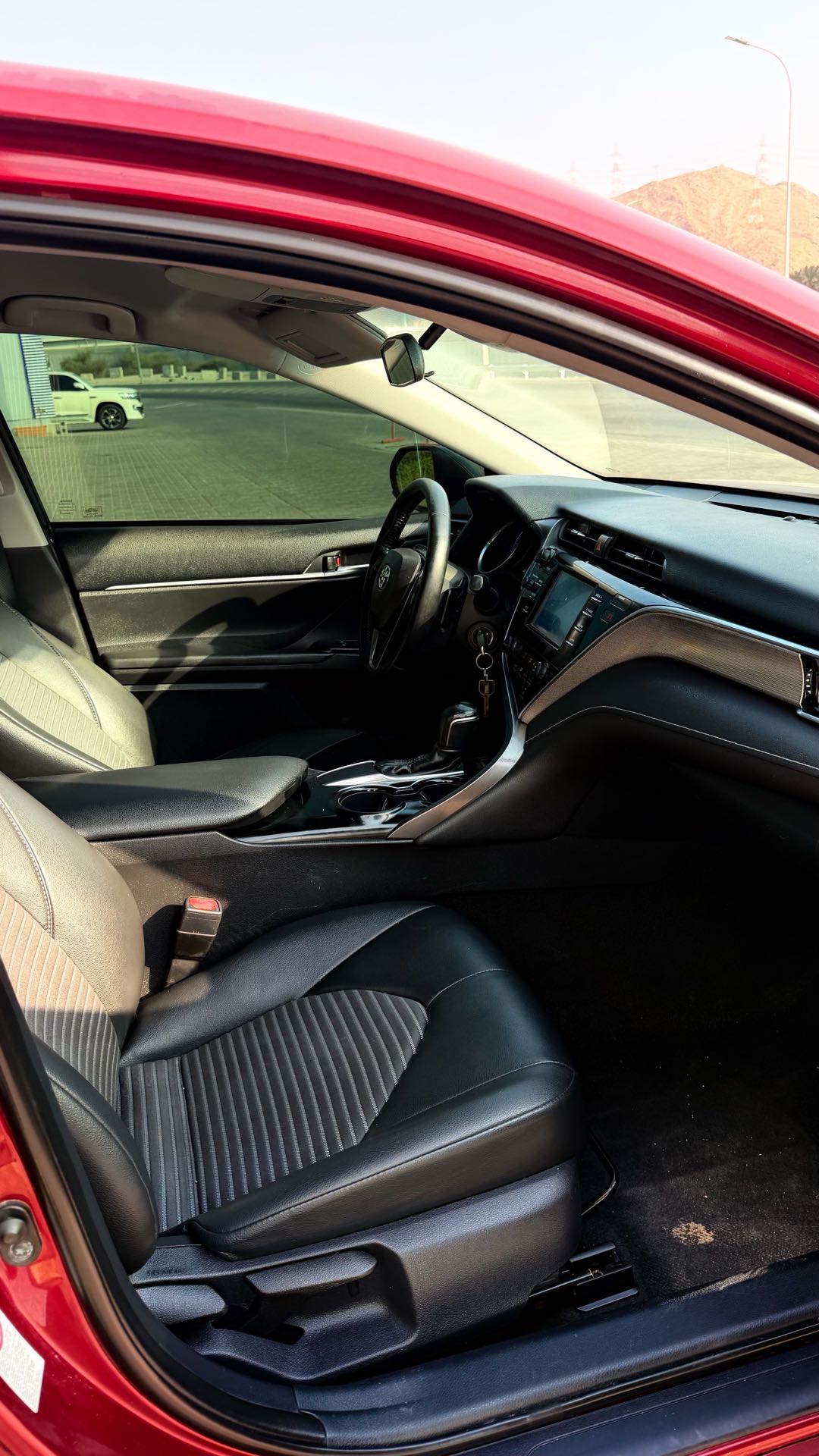 Car Image 2018 TOYOTA CAMRY SE