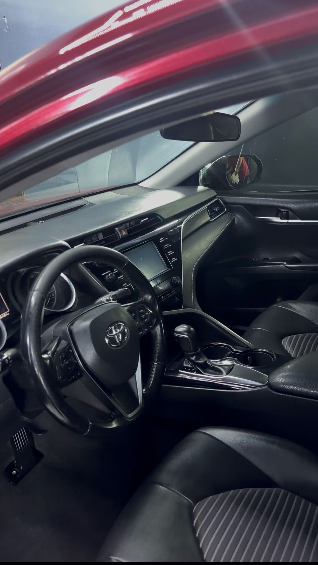 Car Image 2018 TOYOTA CAMRY SE
