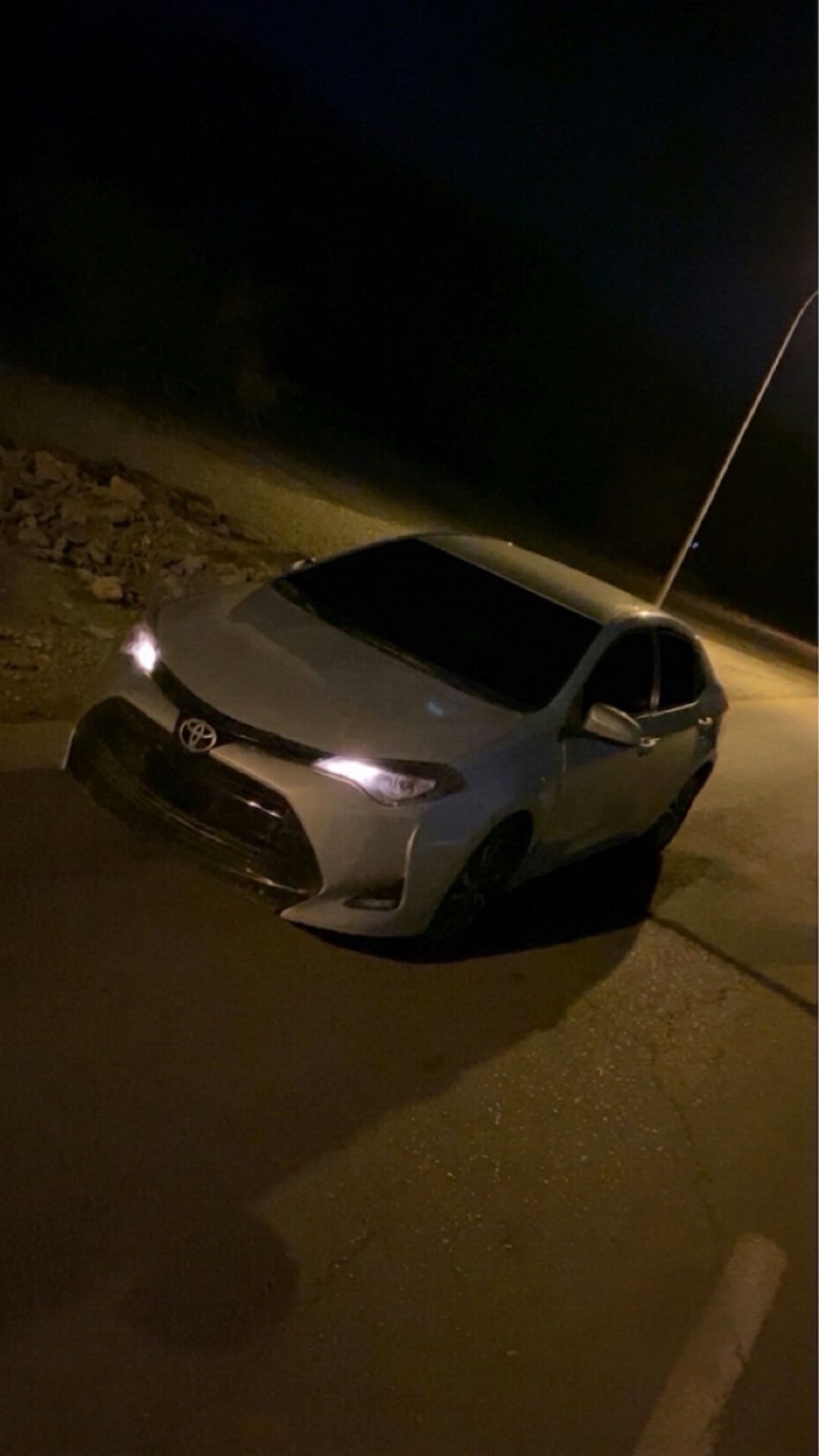 Car Image 2018 TOYOTA COROLLA LE