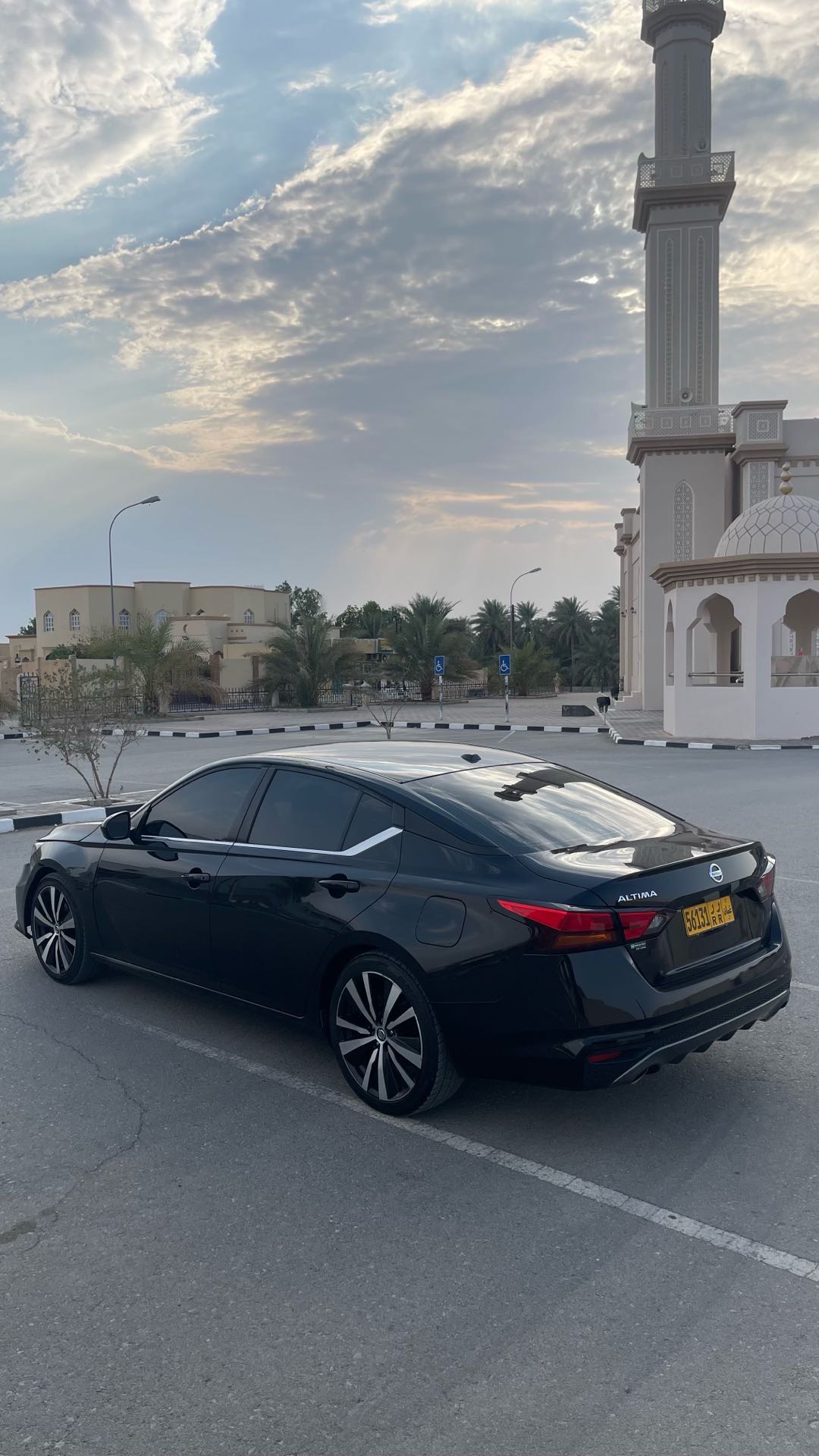 Car Image 2019 NISSAN ALTIMA SR