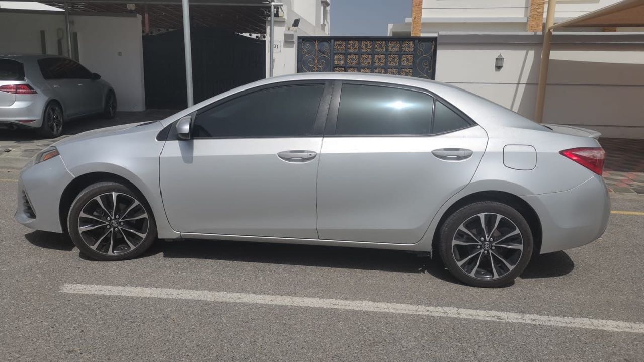 Car Image 2018 TOYOTA COROLLA LE