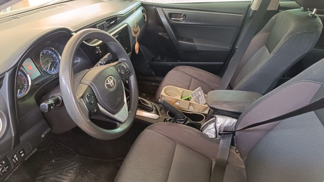 Car Image 2018 TOYOTA COROLLA LE