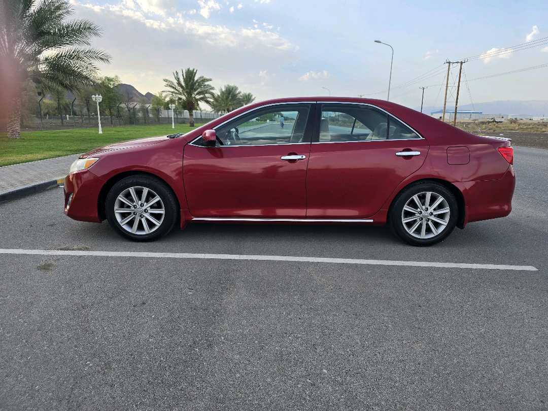 Car Image 2014 TOYOTA CAMRY LE