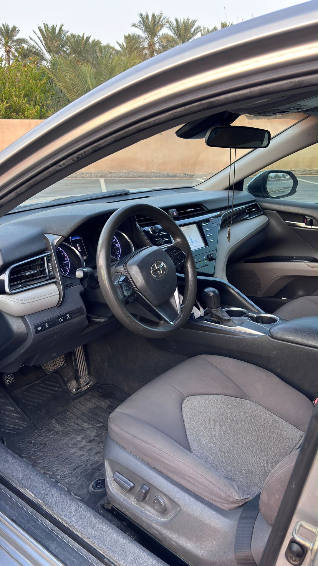 Car Image 2019 TOYOTA CAMRY LE