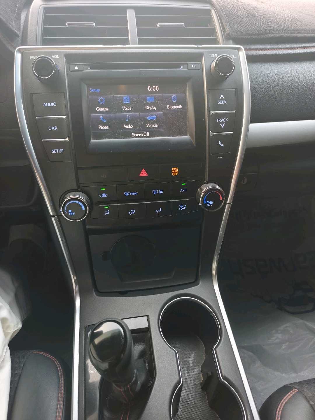 Car Image 2015 TOYOTA CAMRY SE