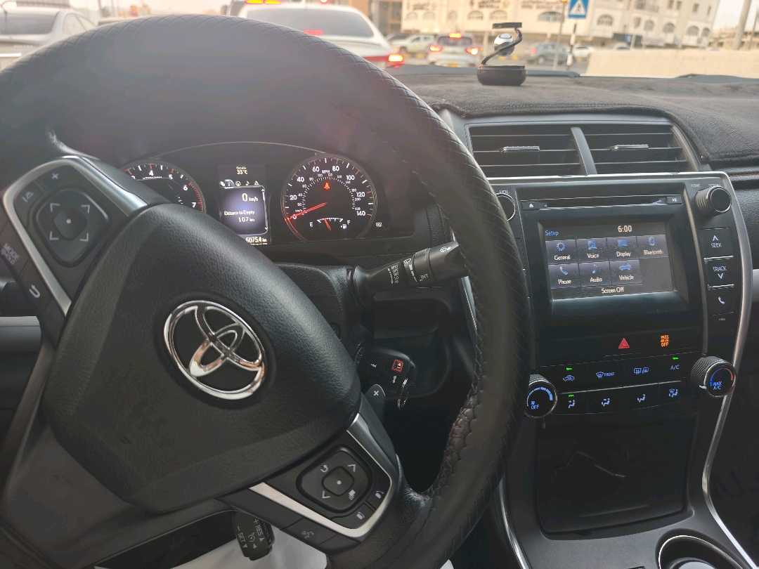 Car Image 2015 TOYOTA CAMRY SE