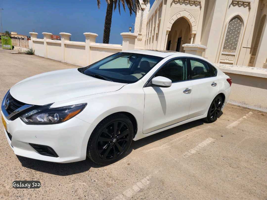 Car Image 2017 NISSAN ALTIMA SR