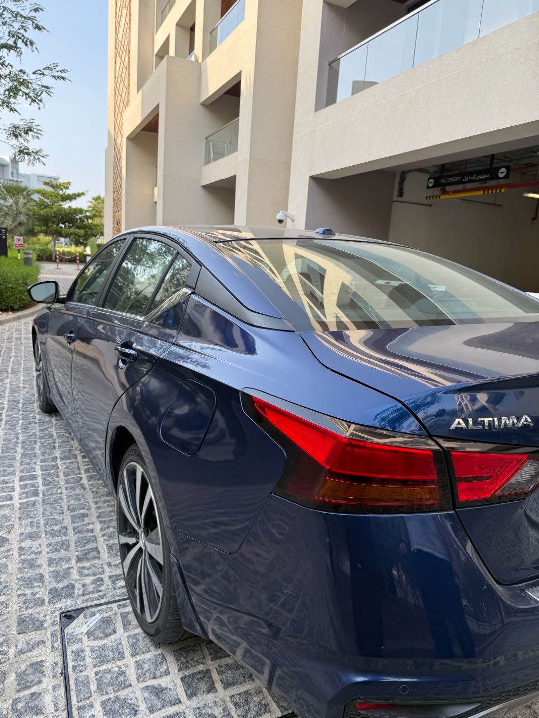 Car Image 2020 NISSAN ALTIMA SR