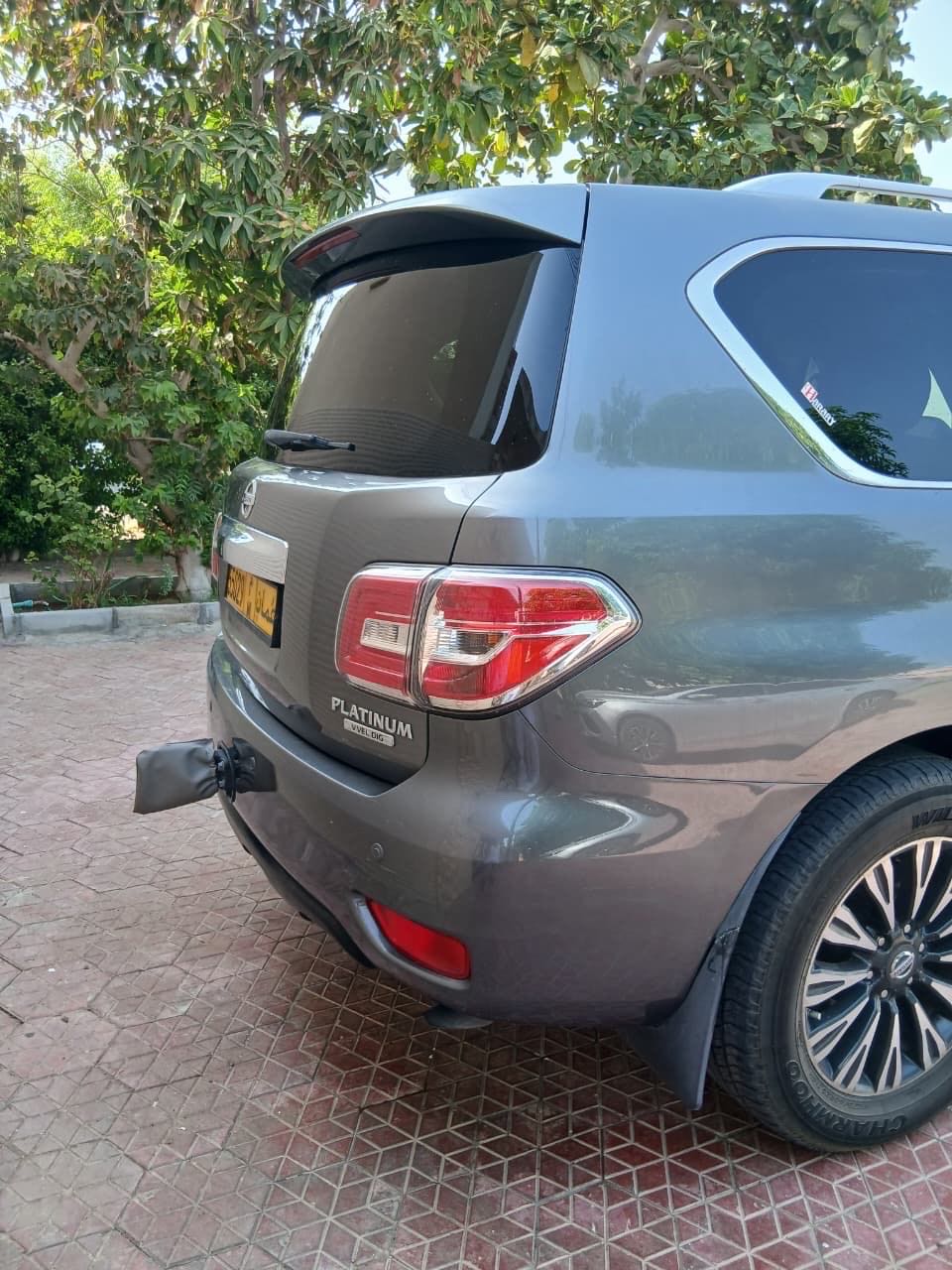 Car Image 2017 NISSAN ARMADA 