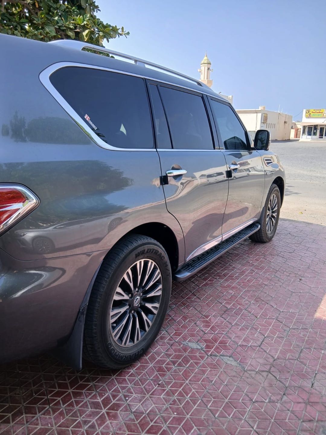 Car Image 2017 NISSAN ARMADA 