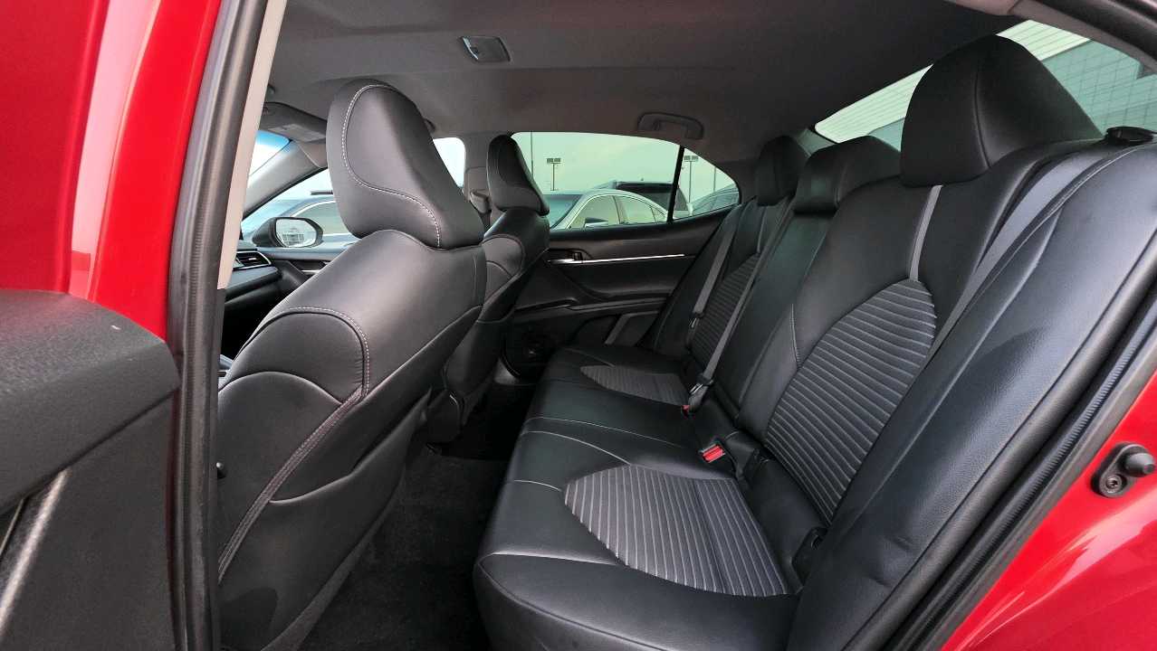 Car Image 2021 TOYOTA CAMRY SE