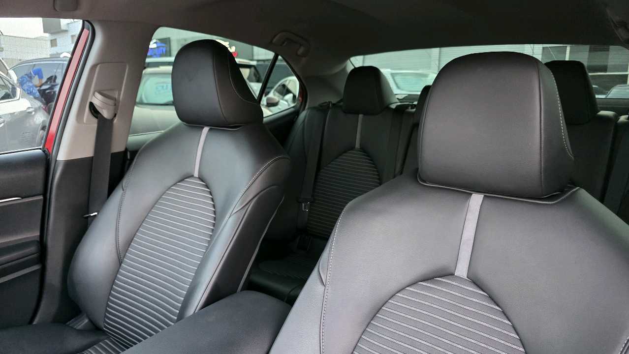 Car Image 2021 TOYOTA CAMRY SE