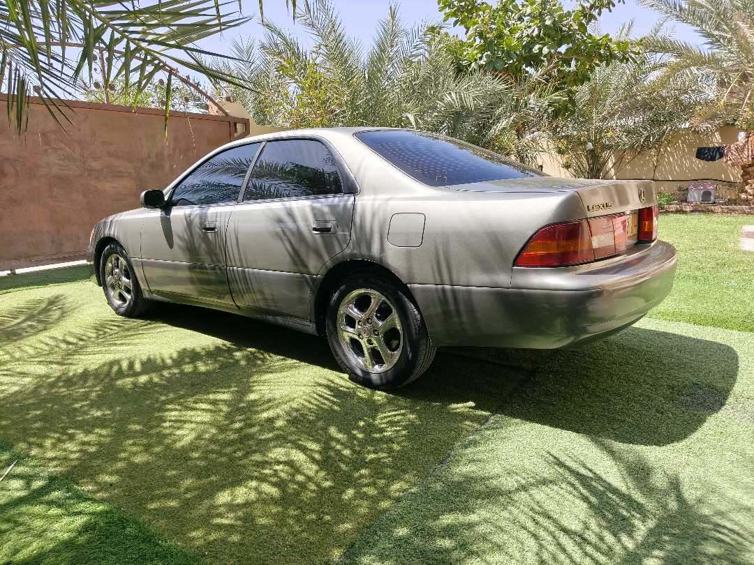 Car Image 1999 LEXUS IS 