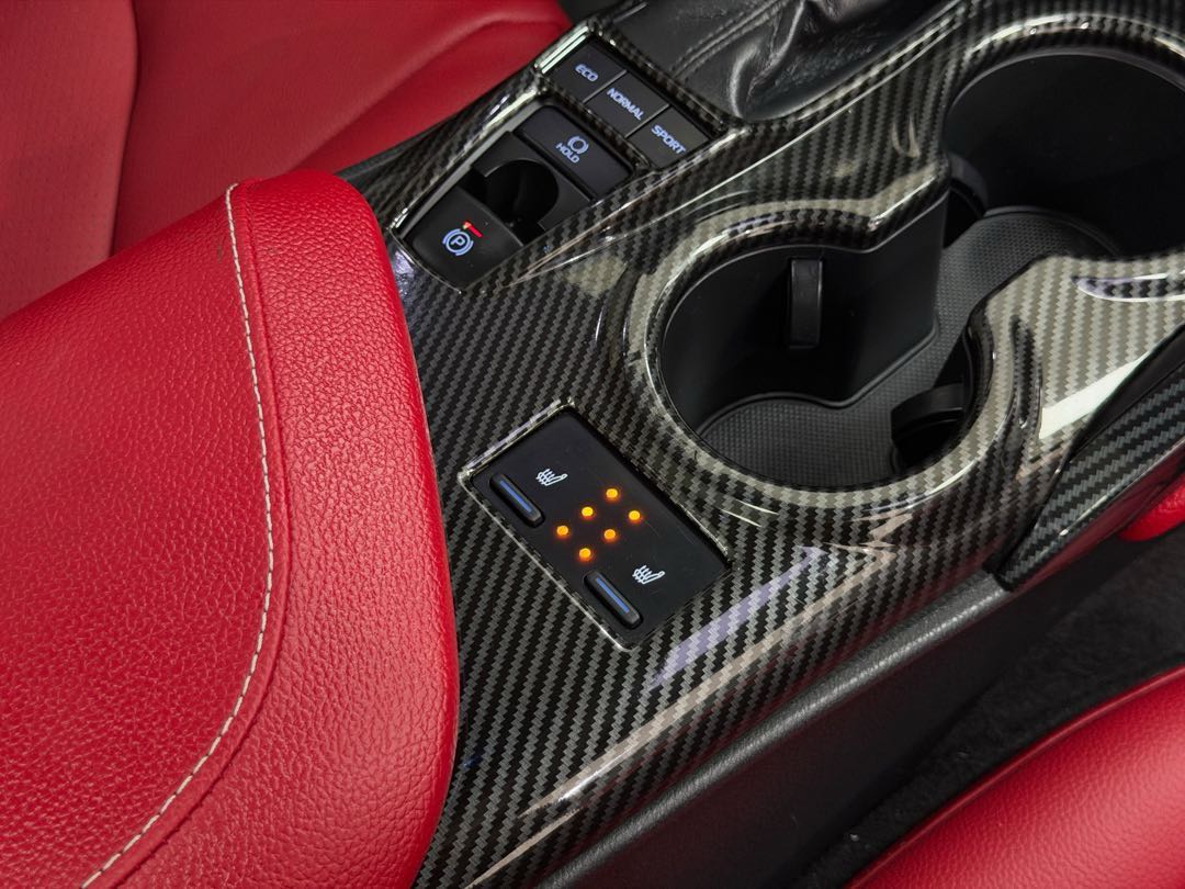 Car Image 2018 TOYOTA CAMRY XSE