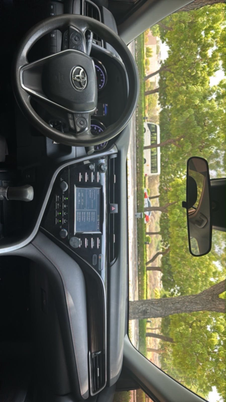 Car Image 2019 TOYOTA CAMRY LE