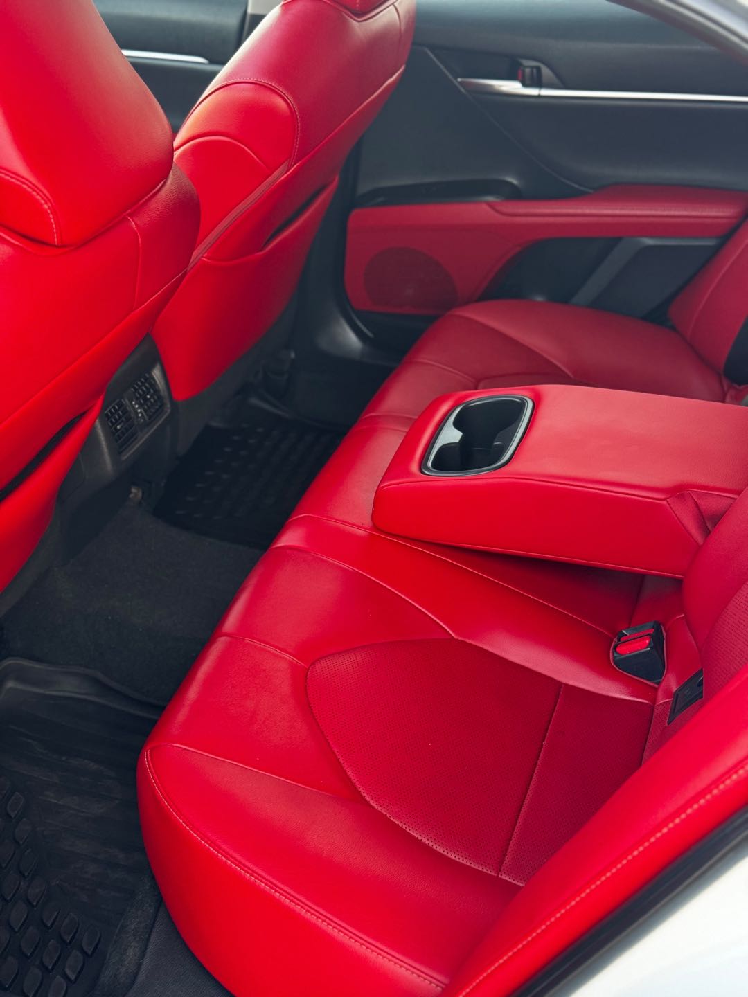Car Image 2018 TOYOTA CAMRY XSE