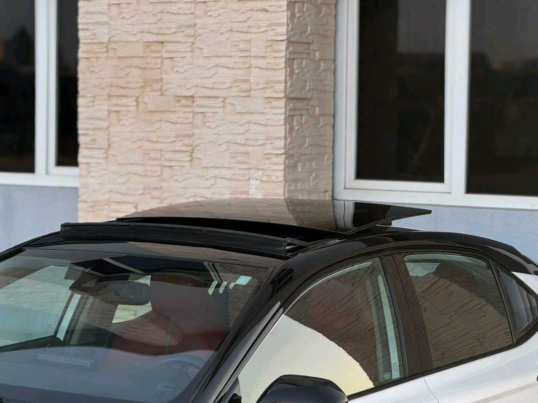 Car Image 2018 TOYOTA CAMRY XSE