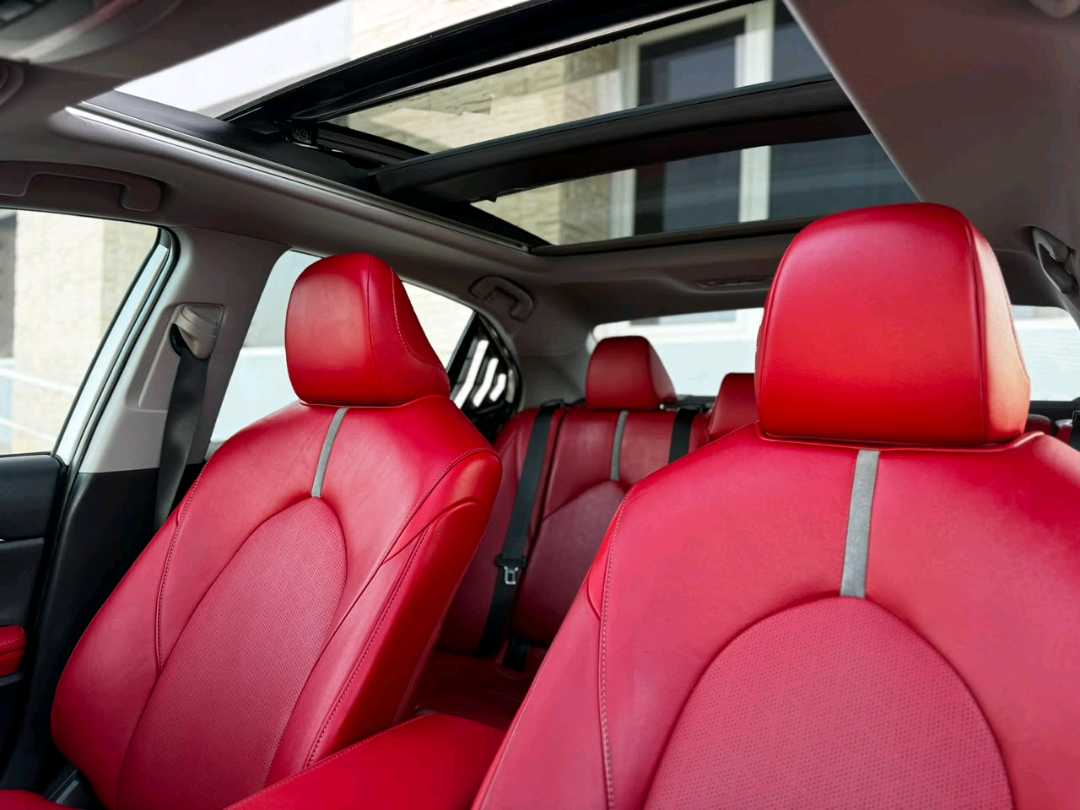 Car Image 2018 TOYOTA CAMRY XSE