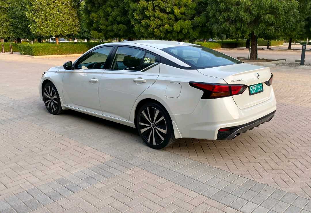 Car Image 2021 NISSAN ALTIMA SR
