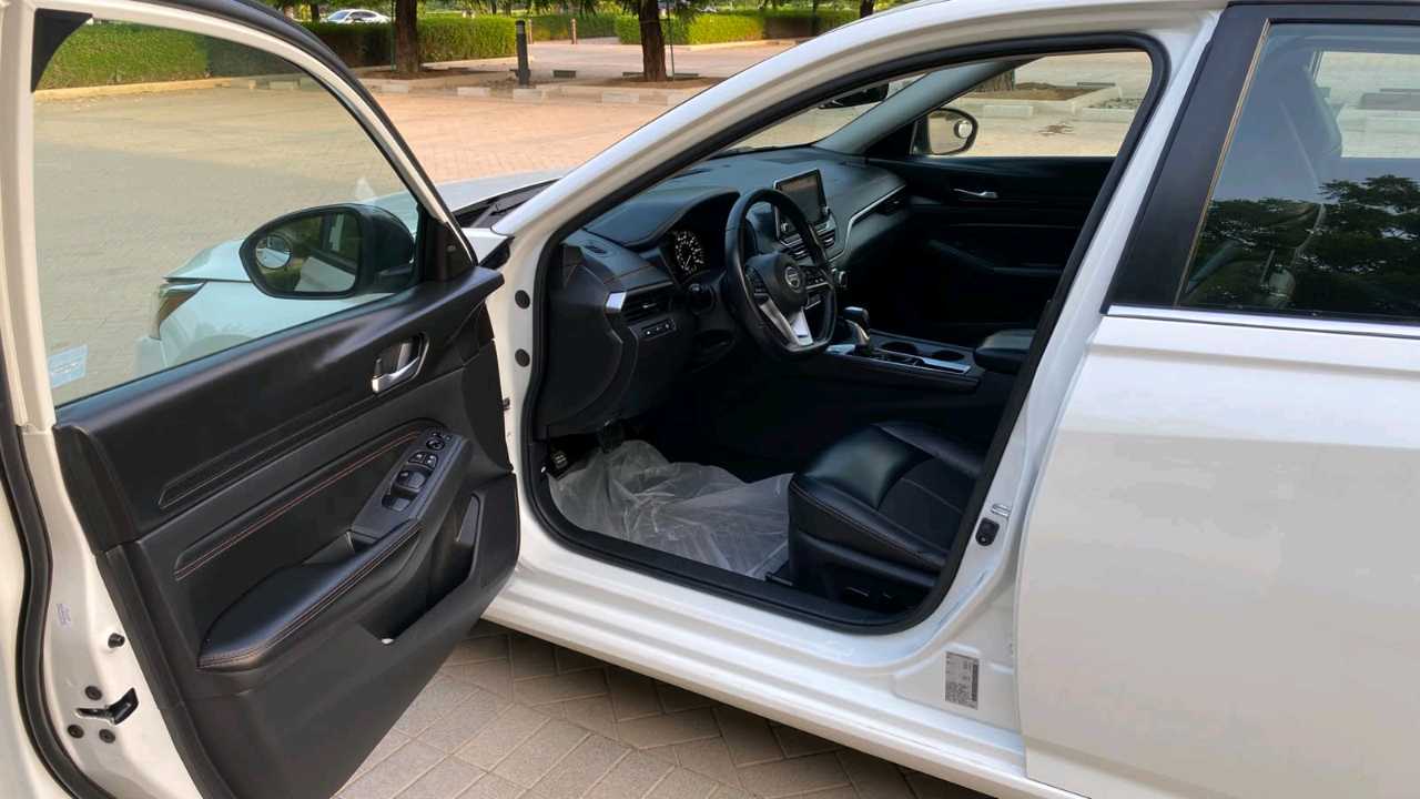 Car Image 2021 NISSAN ALTIMA SR