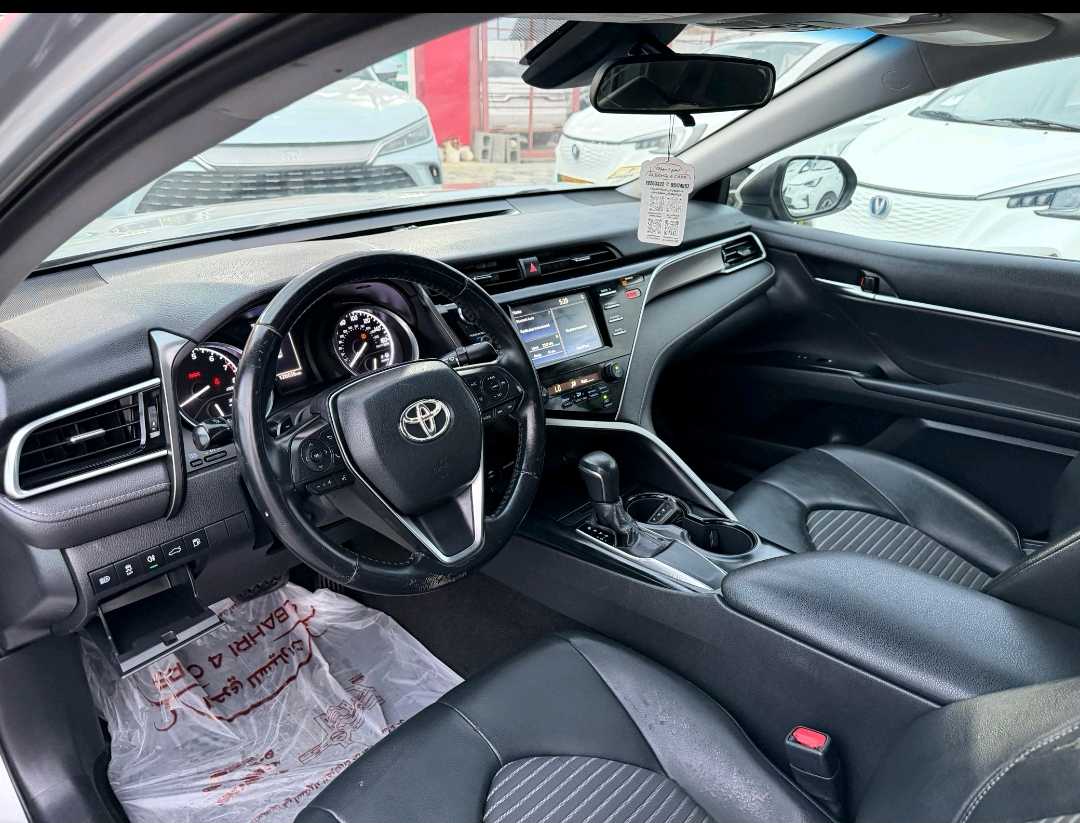 Car Image 2018 TOYOTA CAMRY SE
